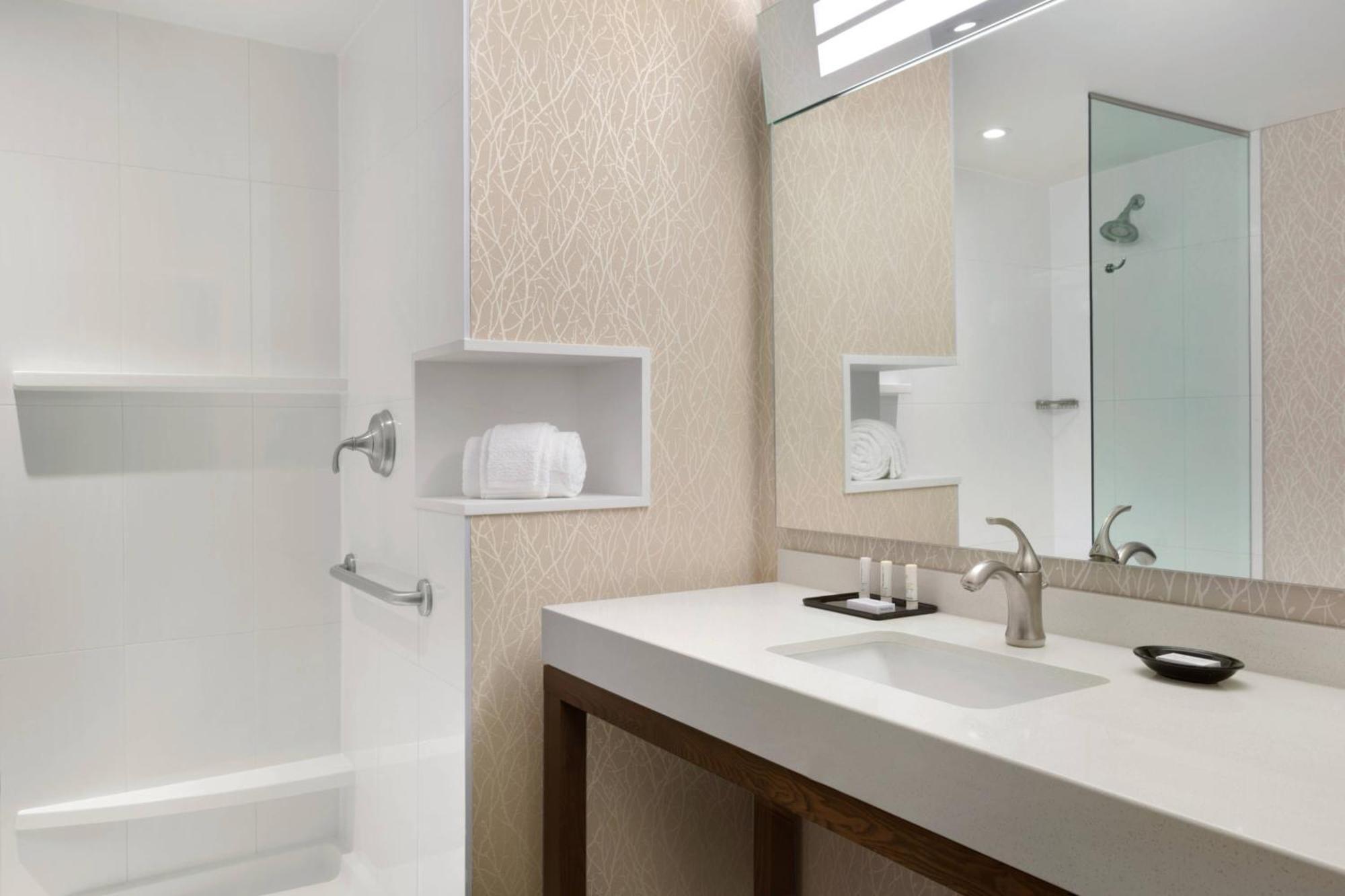 Courtyard By Marriott Toronto Mississauga/West Hotel